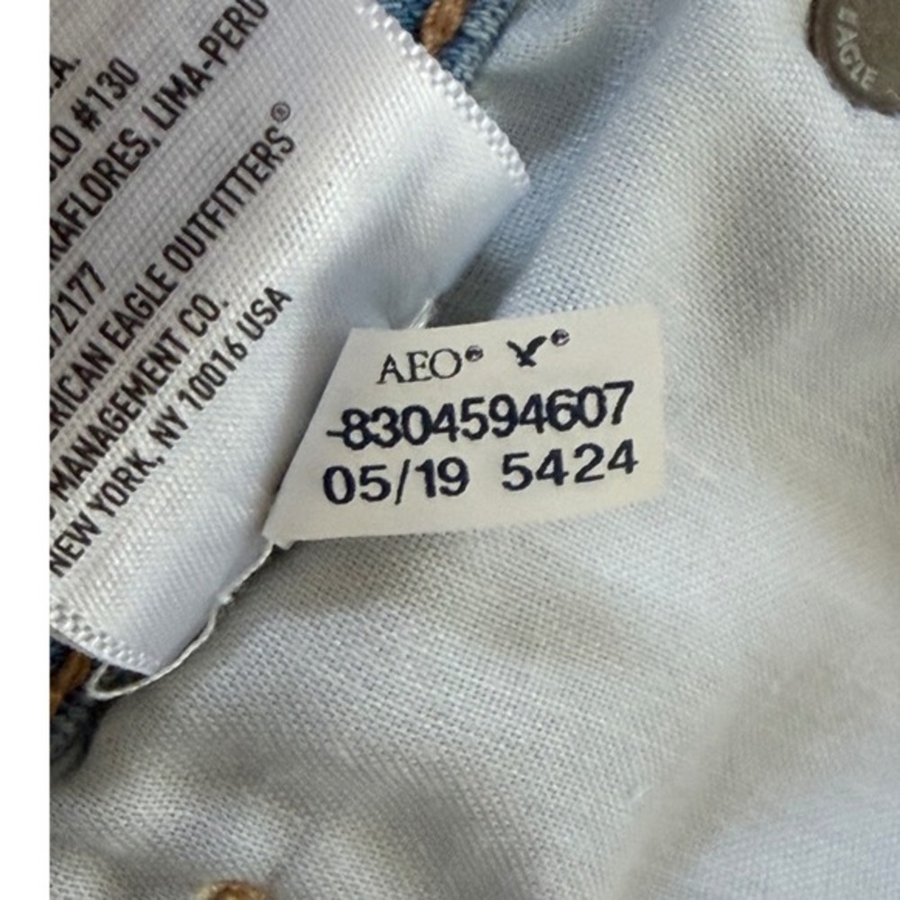 American Eagle Super High Rise Shortie Jean Short Light Wash Denim 2 - Picture 7 of 7